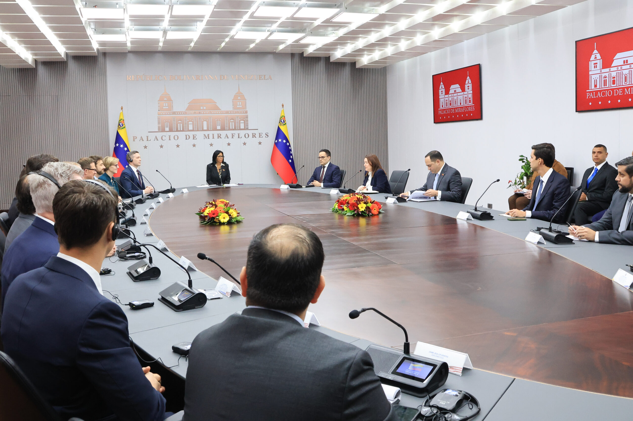 Presidenta (E) Delcy Rodríguez se reunió con el subsecretario Kyle Haustveit y la delegación de Energía de EEUU