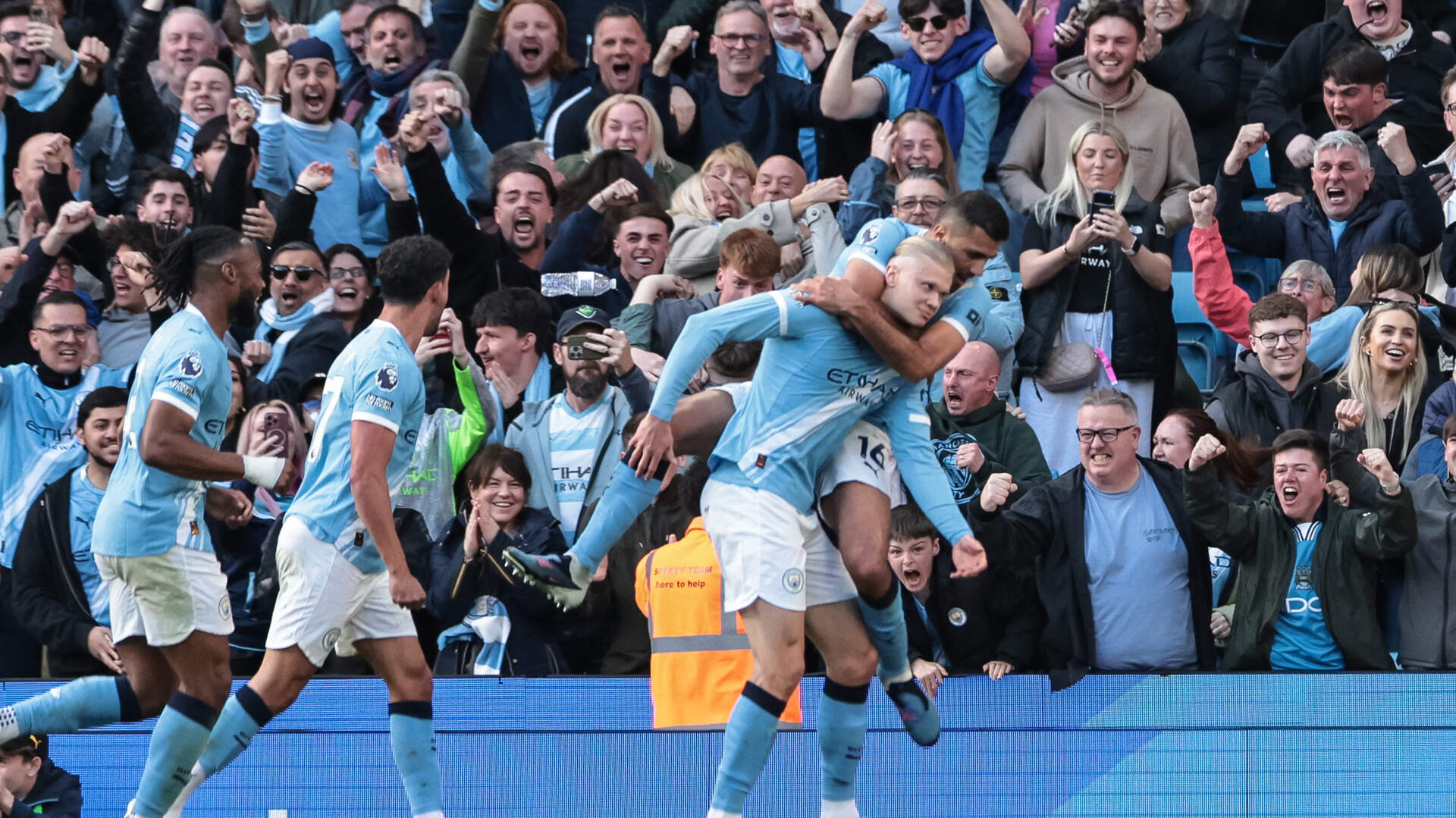 Haaland lideró victoria del City ante el Arsenal y mantiene viva la lucha por el liderato de la Premier League