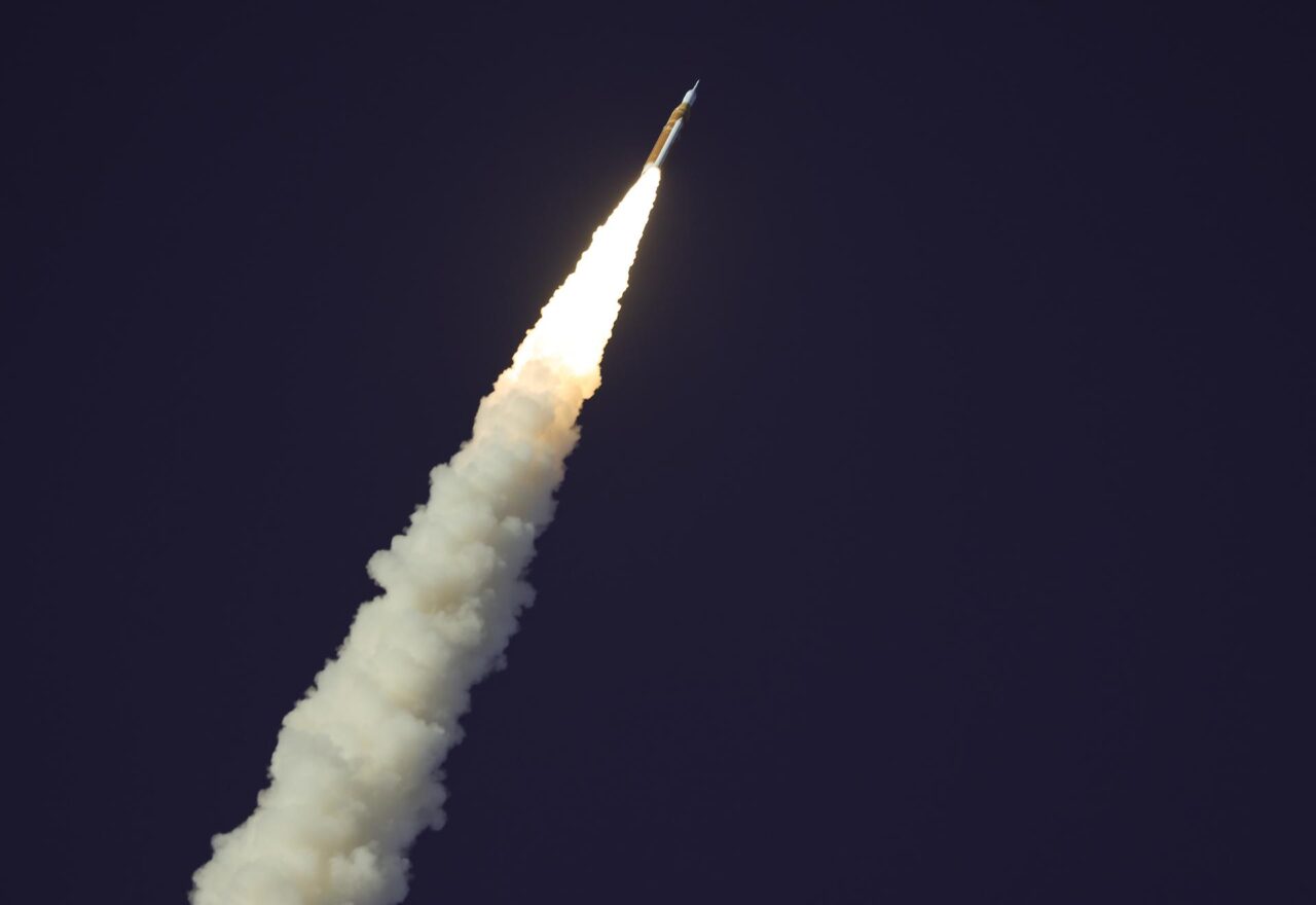 Artemis II está a 290 mil km de la Tierra: Llegará a órbita lunar el lunes