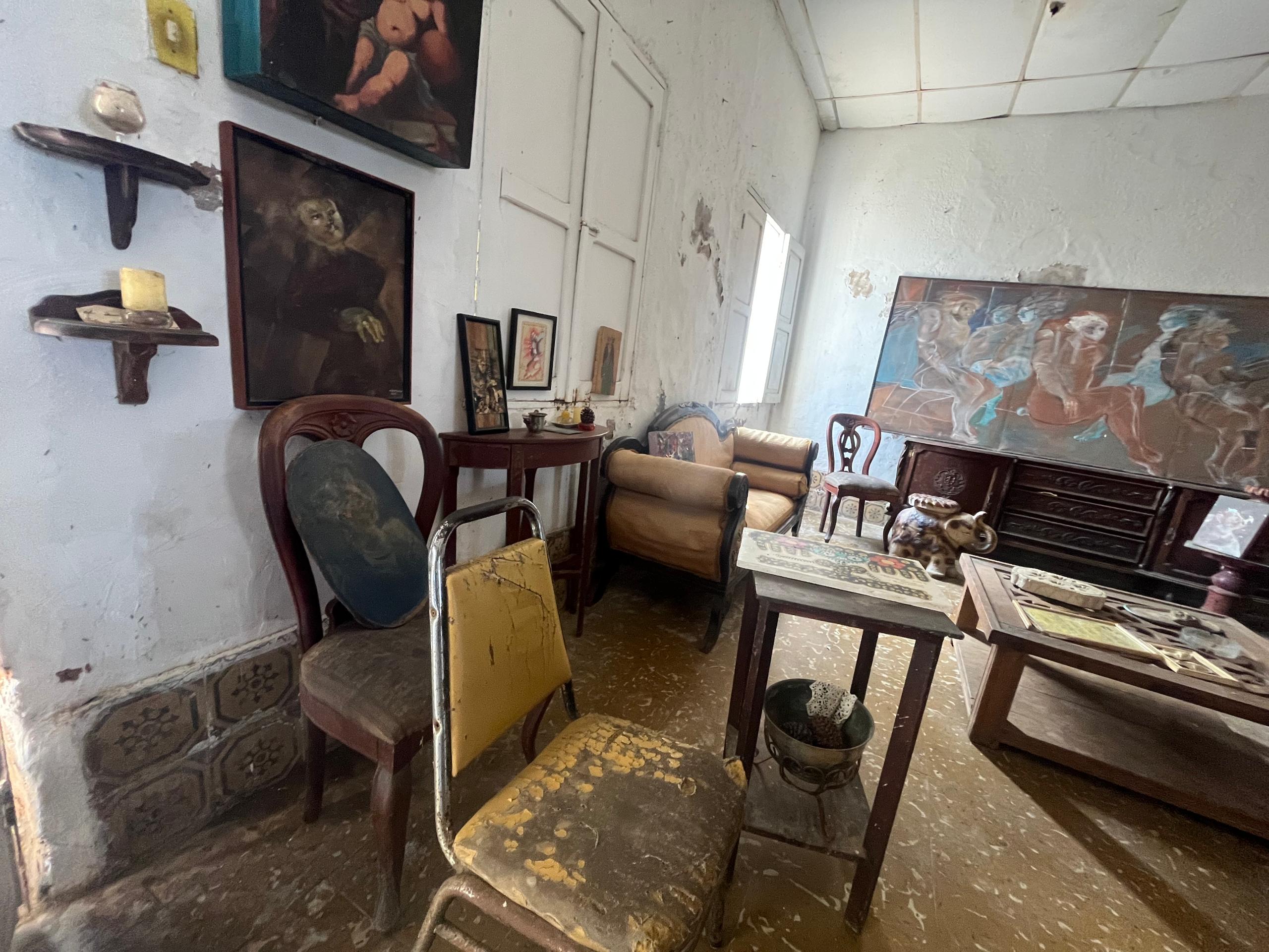 Peligran obras de Carmelo Niño, Ángel Peña y Gustavo Colina entre otras: A pedazos se cae la Casa Museo de Marlene Nava en Santa Lucia