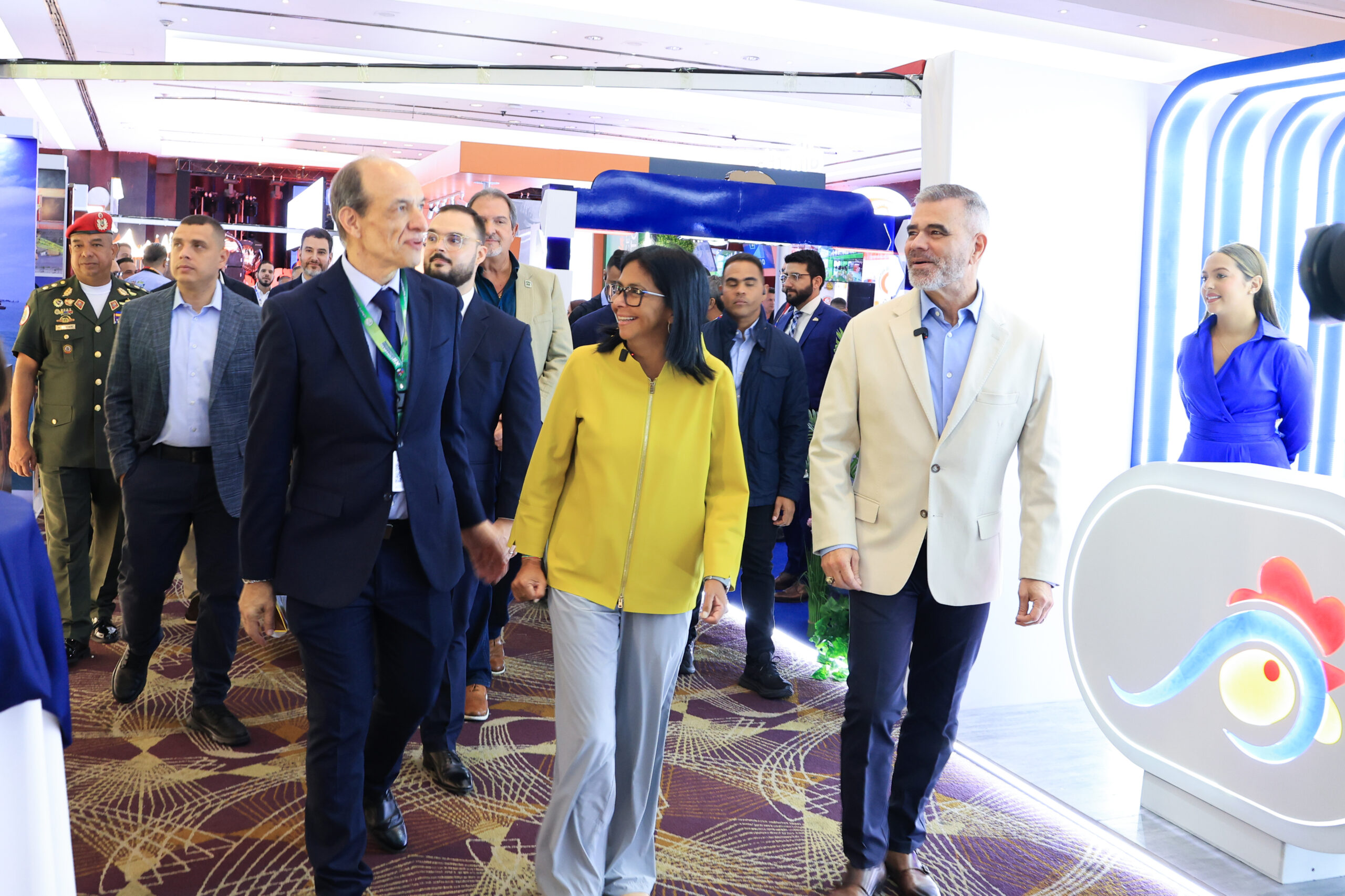 Presidenta (E) Delcy Rodríguez pide al sector privado 
