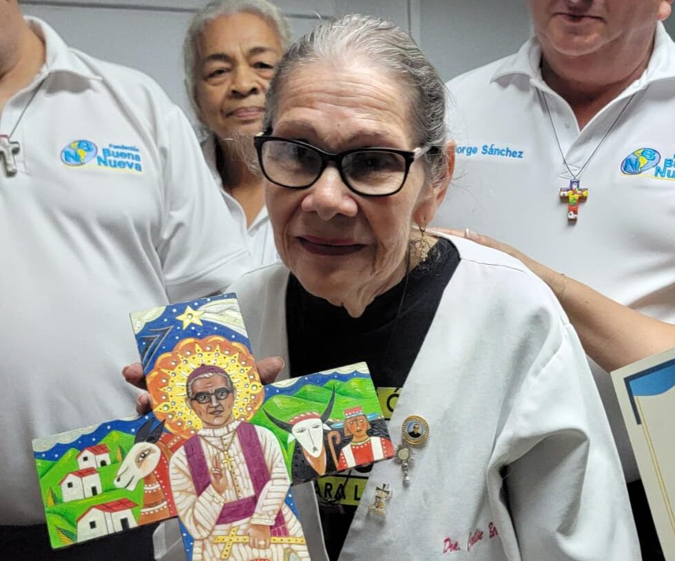 Fundación Buena Nueva confiere la Orden Monseñor Romero a la doctora Cecilia Bernardoni en Maracaibo