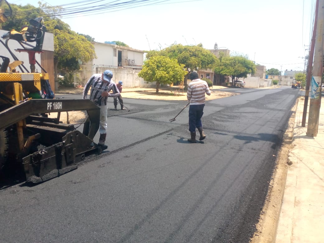 Alcaldía de Maracaibo avanza en la recuperación integral en San Jacinto con la colocación de más de 10 mil 500 toneladas de asfalto