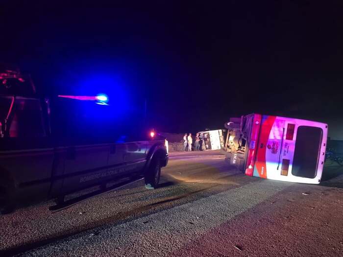 Reportan 13 lesionados tras aparatoso choque entre buseta y camión en la vía Coro-Punto Fijo