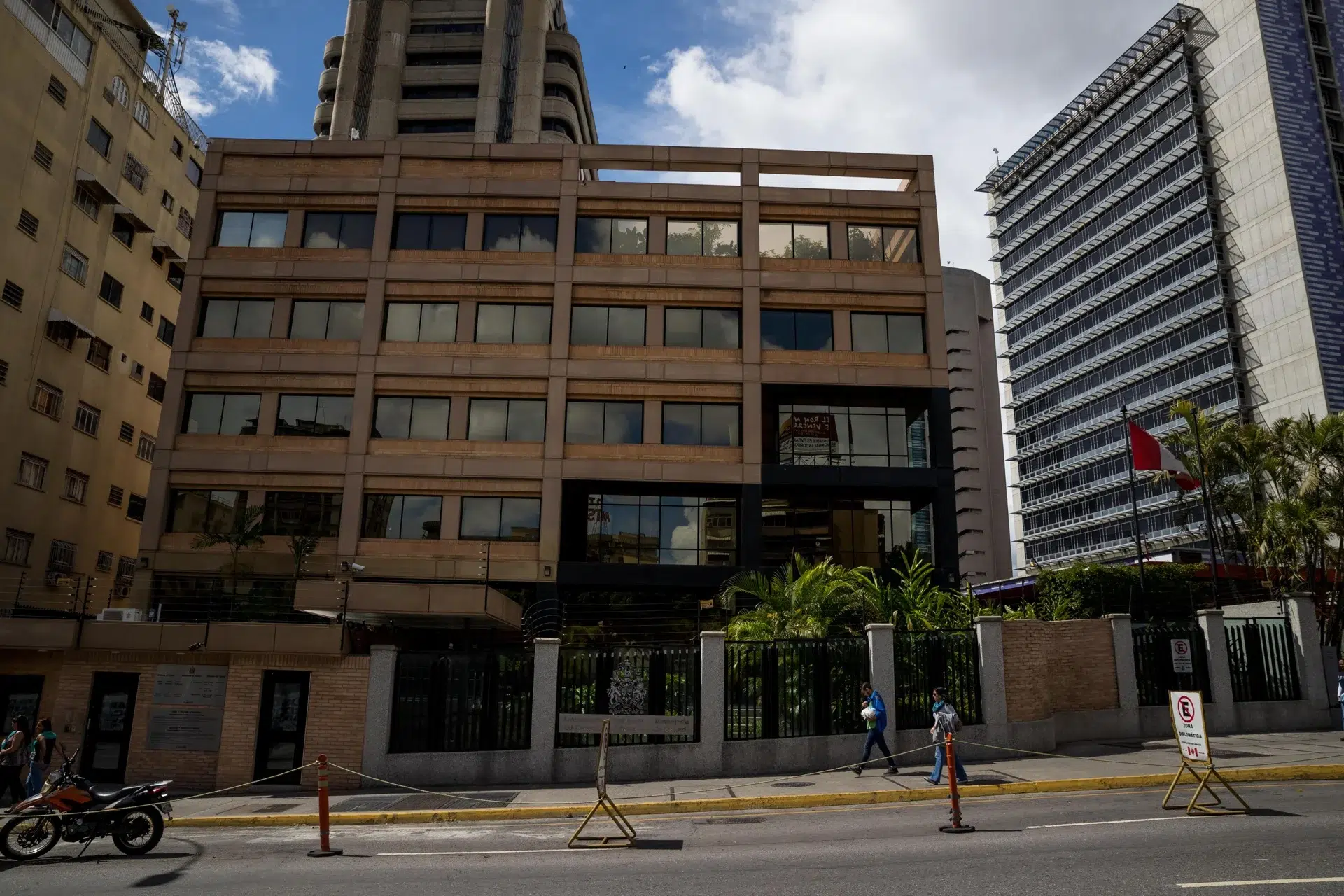 Canadá evalúa la reapertura de su embajada en Venezuela