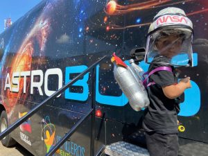Semilleros Científicos conquistan el universo: El brillo de los Astrobuses encendió el Elisa Faria en el último día de su visita