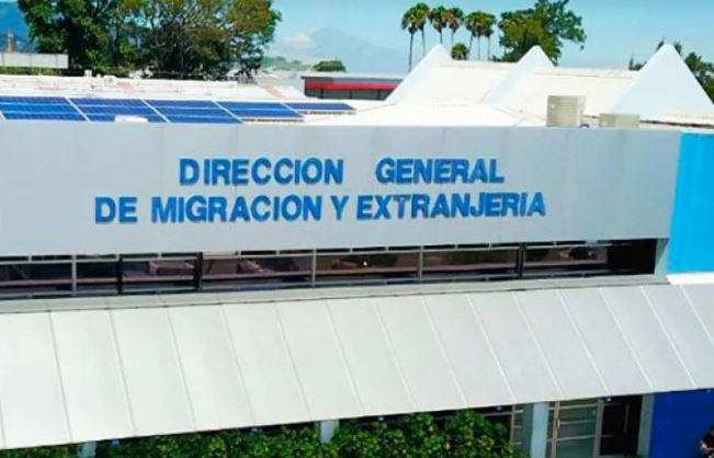 Costa Rica regularizará a solicitantes de refugio de Venezuela