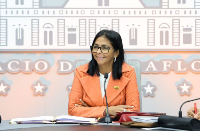 Presidenta (E) Delcy Rodríguez busca 