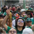 Fiebre mundialista en el Zócalo de México: Largas filas marcan la apertura del Fan Fest